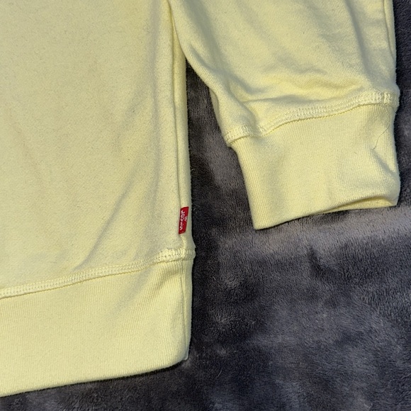 Levi’s Crewneck - Picture 4 of 9